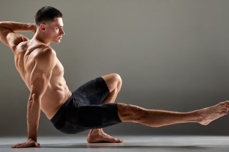 Mati Gaya di Gym? Coba "Animal Flow", Olahraga Primitif yang Lagi Nge-Hits dan Beneran Bikin Bodimu "Lurus" Kembali