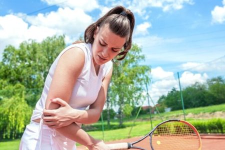 Anak 12 Tahun Alami 'Tennis Elbow' Parah: Dokter Soroti Bahaya 'Screen Posture' yang Memperparah Cedera Olahraga