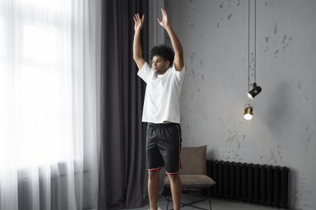 Bangun Tidur Langsung Lompat 50 Kali? Tren 'Bed Jumping' yang Lagi Heboh di Kalangan Ekstrovert